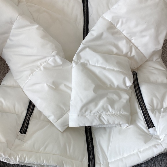 DKNY Puffer Full Zip Up- Preloved - Picture 9 of 15
